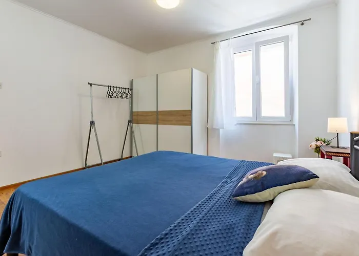 Luce Mala One Bedroom