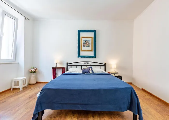 Luce Mala One Bedroom